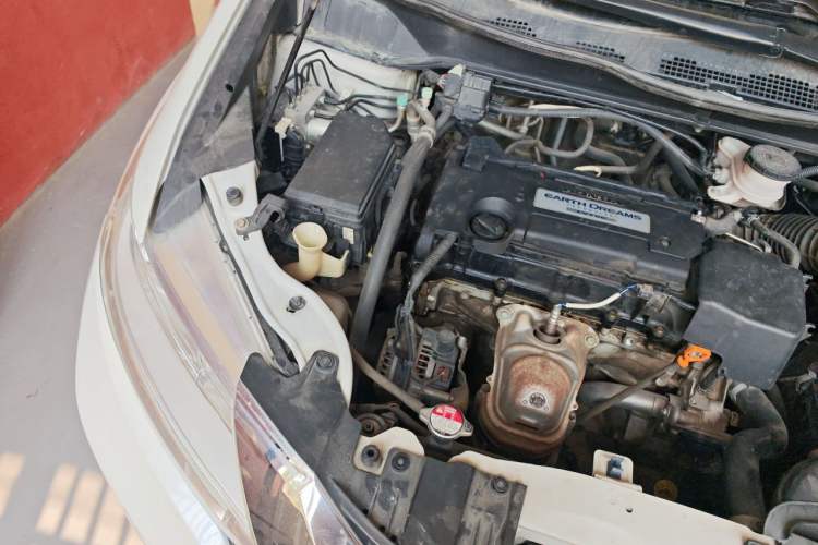 Used Honda Odyssey 2015 2.4L Luxury Edition Engine Bay Right