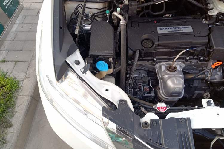 Used Honda Odyssey 2015 Revised Version 2.4L Supreme Edition Engine Bay Right