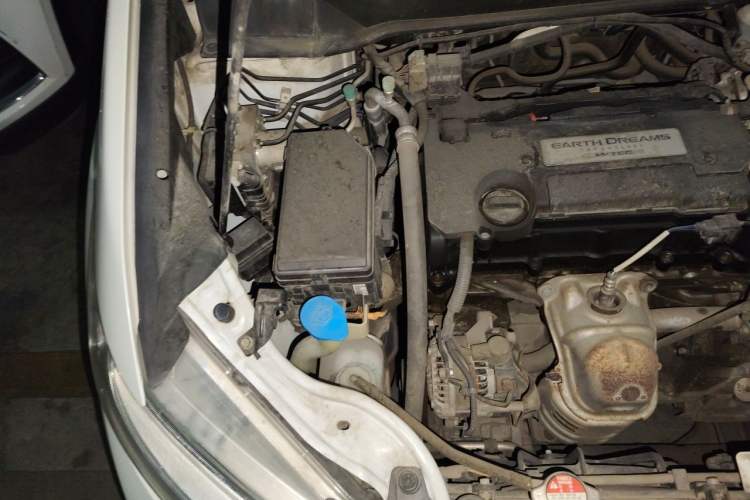 Used Honda Odyssey 2015 Revised 2.4L Luxury Edition Engine Bay Right