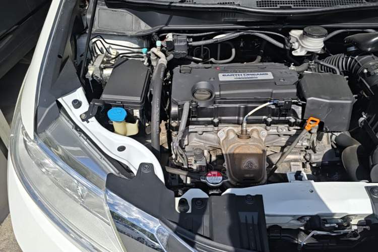 Used Honda Odyssey 2015 Updated Version 2.4L Smart Edition Engine Bay Right