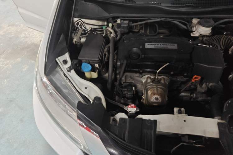 Used Honda Odyssey 2015 Updated Version 2.4L Smart Edition Engine Bay Right
