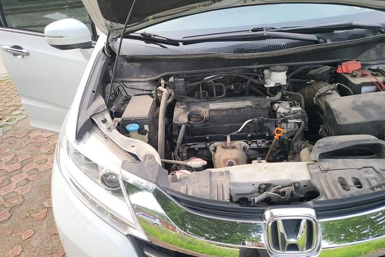 Used Honda Odyssey 2015 Updated Version 2.4L Smart Edition Engine Bay Right