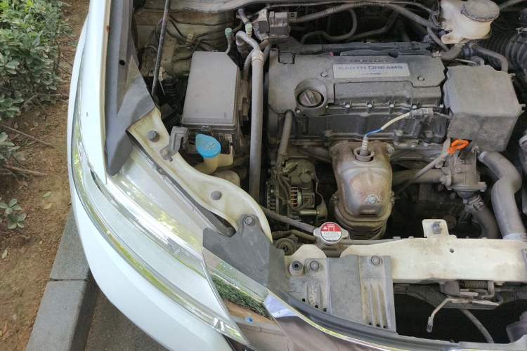 Used Honda Odyssey 2015 Revised Version 2.4L Supreme Edition Engine Bay Right