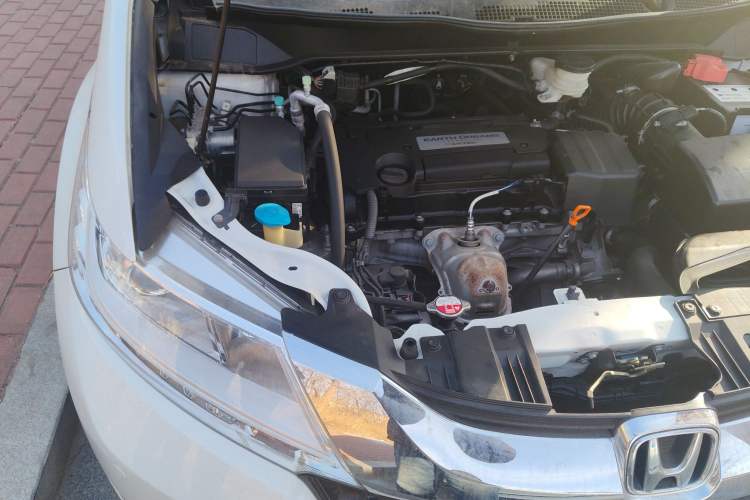 Used Honda Odyssey 2015 2.4L Luxury Edition Engine Bay Right