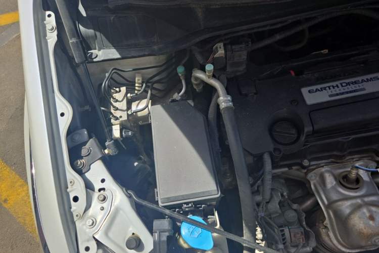 Used Honda Odyssey 2015 Revised Version 2.4L Supreme Edition Engine Bay Right