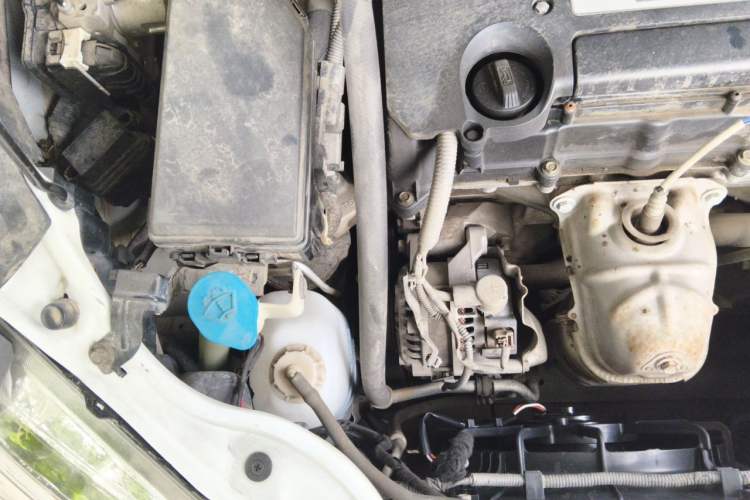 Used Honda Odyssey 2015 Updated Version 2.4L Smart Edition Engine Bay Right