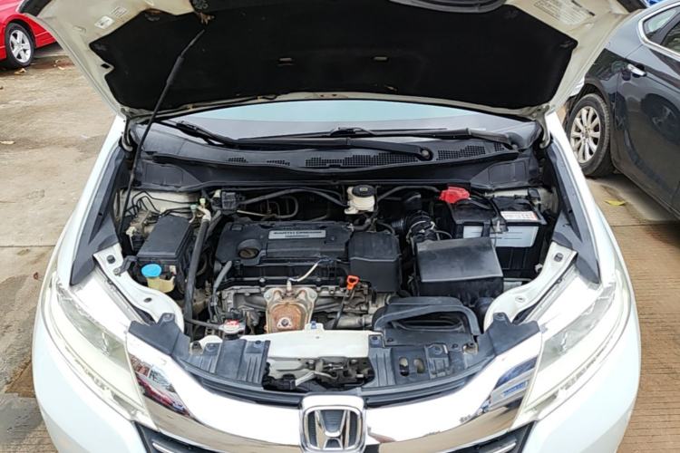 Used Honda Odyssey 2015 2.4L Supreme Edition Engine Bay