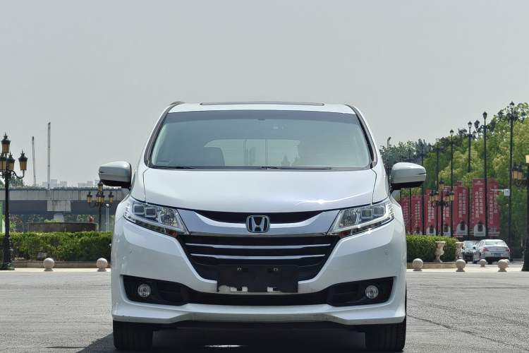 Used Honda Odyssey 2015 Updated Version 2.4L Smart Edition Exterior 1