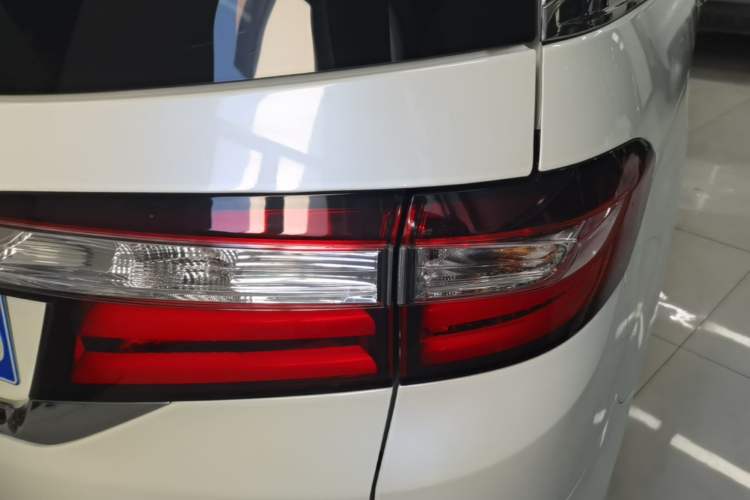 Used Honda Odyssey 2015 Updated Version 2.4L Smart Edition Exterior 1