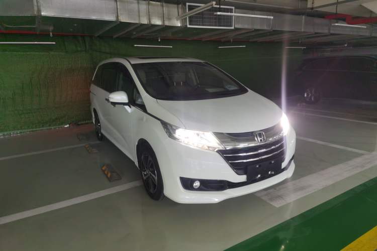 Used Honda Odyssey 2015 Updated Version 2.4L Smart Edition Exterior 2