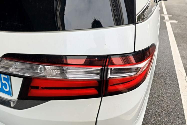 Used Honda Odyssey 2015 Updated Version 2.4L Smart Edition Exterior 3