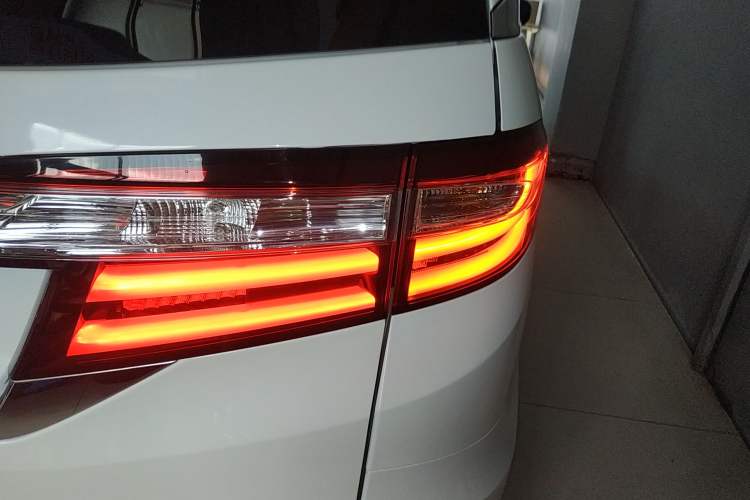 Used Honda Odyssey 2015 2.4L Supreme Edition Exterior 3