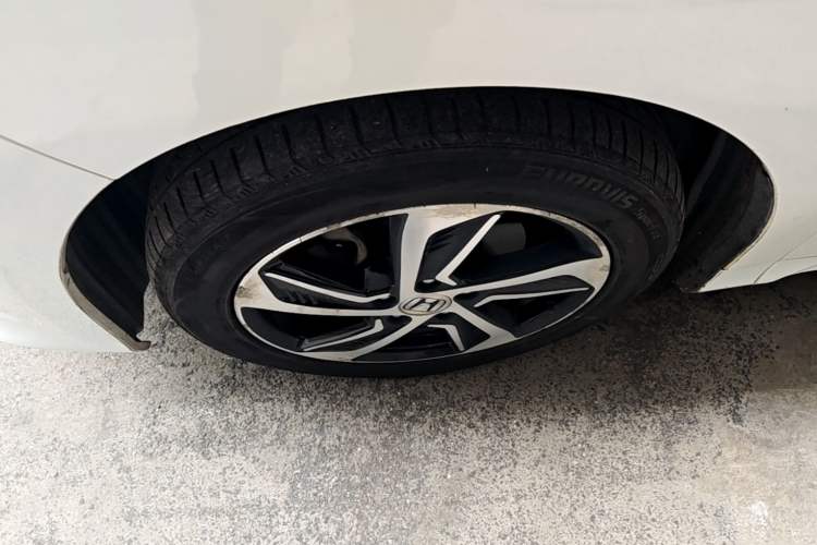 Used Honda Odyssey 2015 Updated Version 2.4L Smart Edition Exterior 4