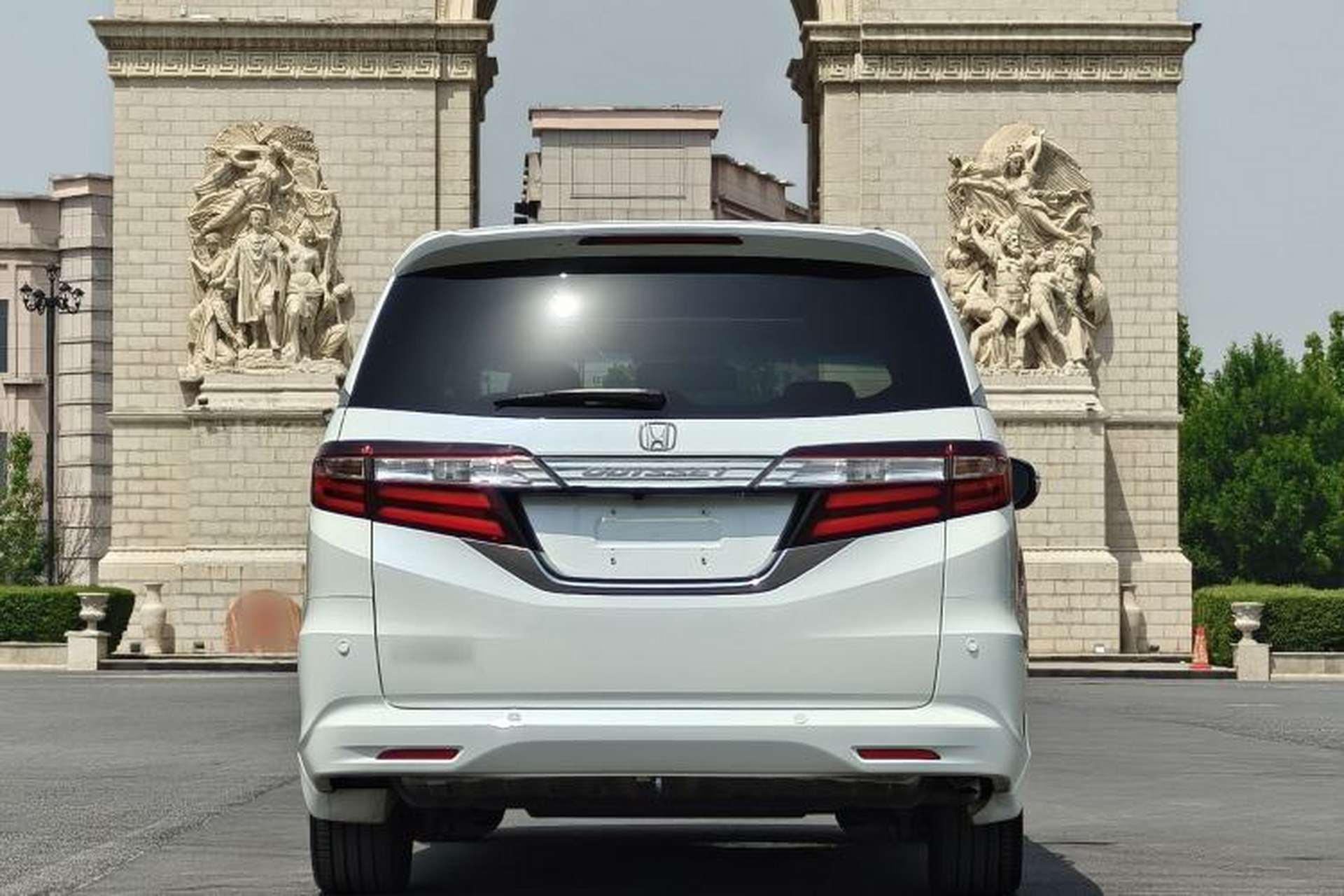 Used Honda Odyssey 2015 Updated Version 2.4L Smart Edition Exterior 4