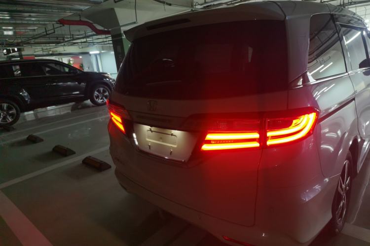 Used Honda Odyssey 2015 Updated Version 2.4L Smart Edition Exterior 4