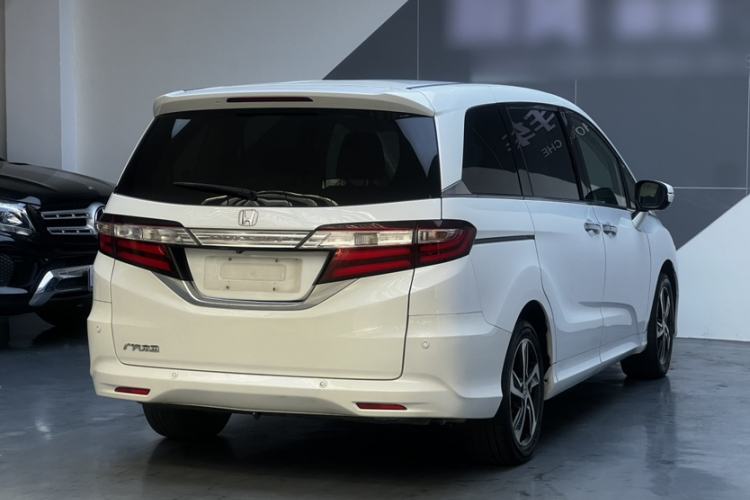 Used Honda Odyssey 2015 Updated Version 2.4L Smart Edition Exterior 4