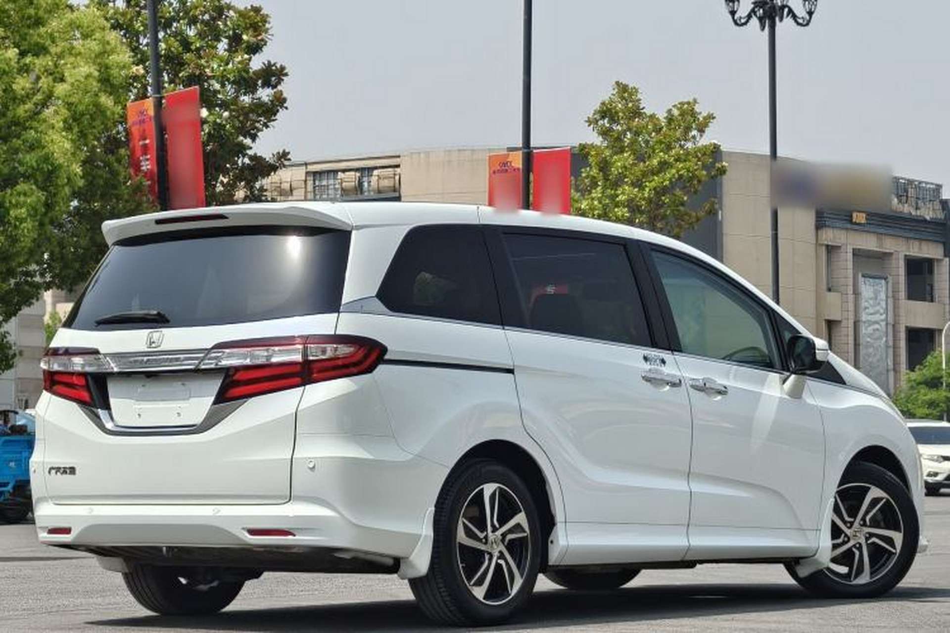 Used Honda Odyssey 2015 Updated Version 2.4L Smart Edition Exterior 5