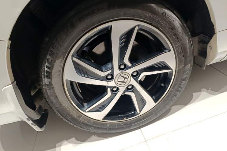 Used Honda Odyssey 2015 Updated Version 2.4L Smart Edition Exterior 5
