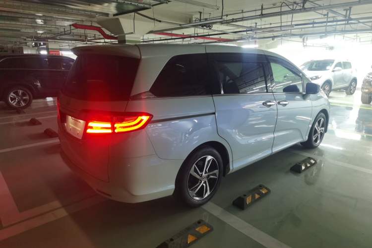 Used Honda Odyssey 2015 Updated Version 2.4L Smart Edition Exterior 5