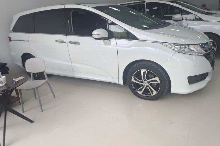 Used Honda Odyssey 2015 Revised Version 2.4L Supreme Edition Exterior 5