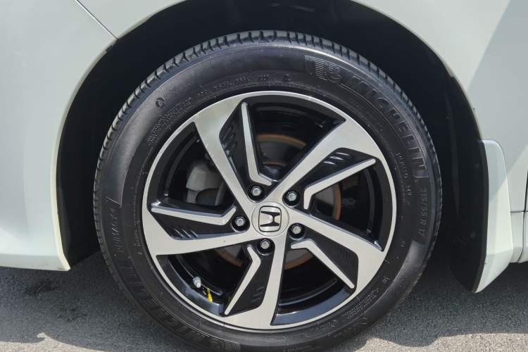 Used Honda Odyssey 2015 Updated Version 2.4L Smart Edition Exterior 7