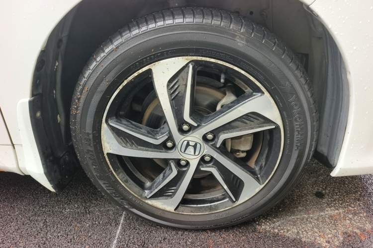 Used Honda Odyssey 2015 Updated Version 2.4L Smart Edition Exterior 7