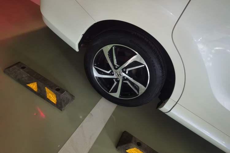 Used Honda Odyssey 2015 Updated Version 2.4L Smart Edition Exterior 8