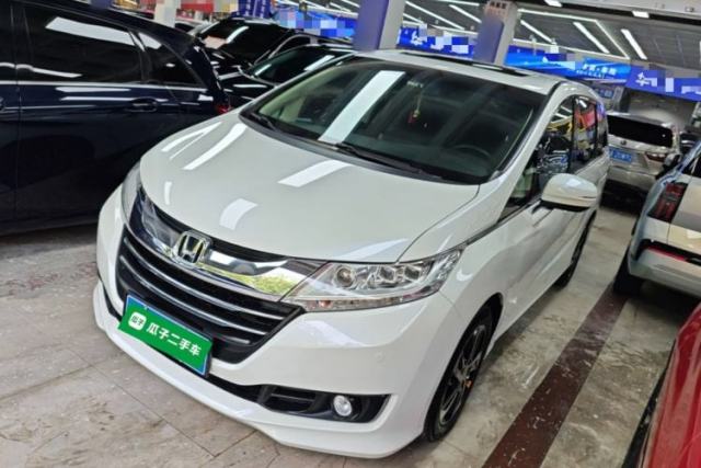 Ojetý Honda Odyssey 2015 Updated Version 2.4L Smart Edition