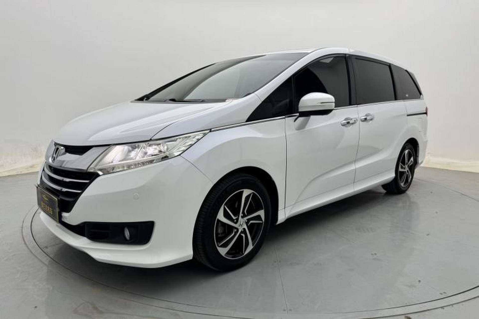 Used Honda Odyssey 2015 Revised Version 2.4L Supreme Edition Front Left 45 Deg