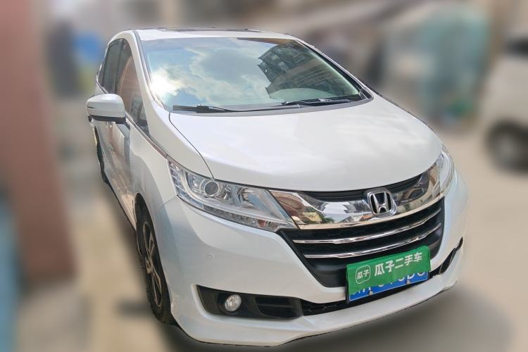 Used Honda Odyssey 2015 2.4L Luxury Edition Front Right 45 Deg