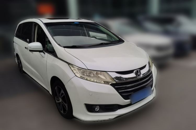 Used Honda Odyssey 2015 Revised Version 2.4L Supreme Edition Front Right 45 Deg