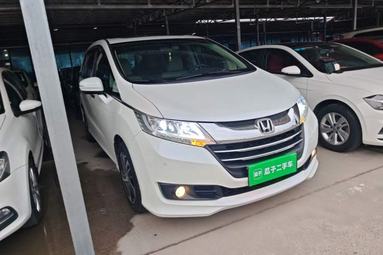 Used Honda Odyssey 2015 Revised 2.4L Luxury Edition Front Right 45 Deg