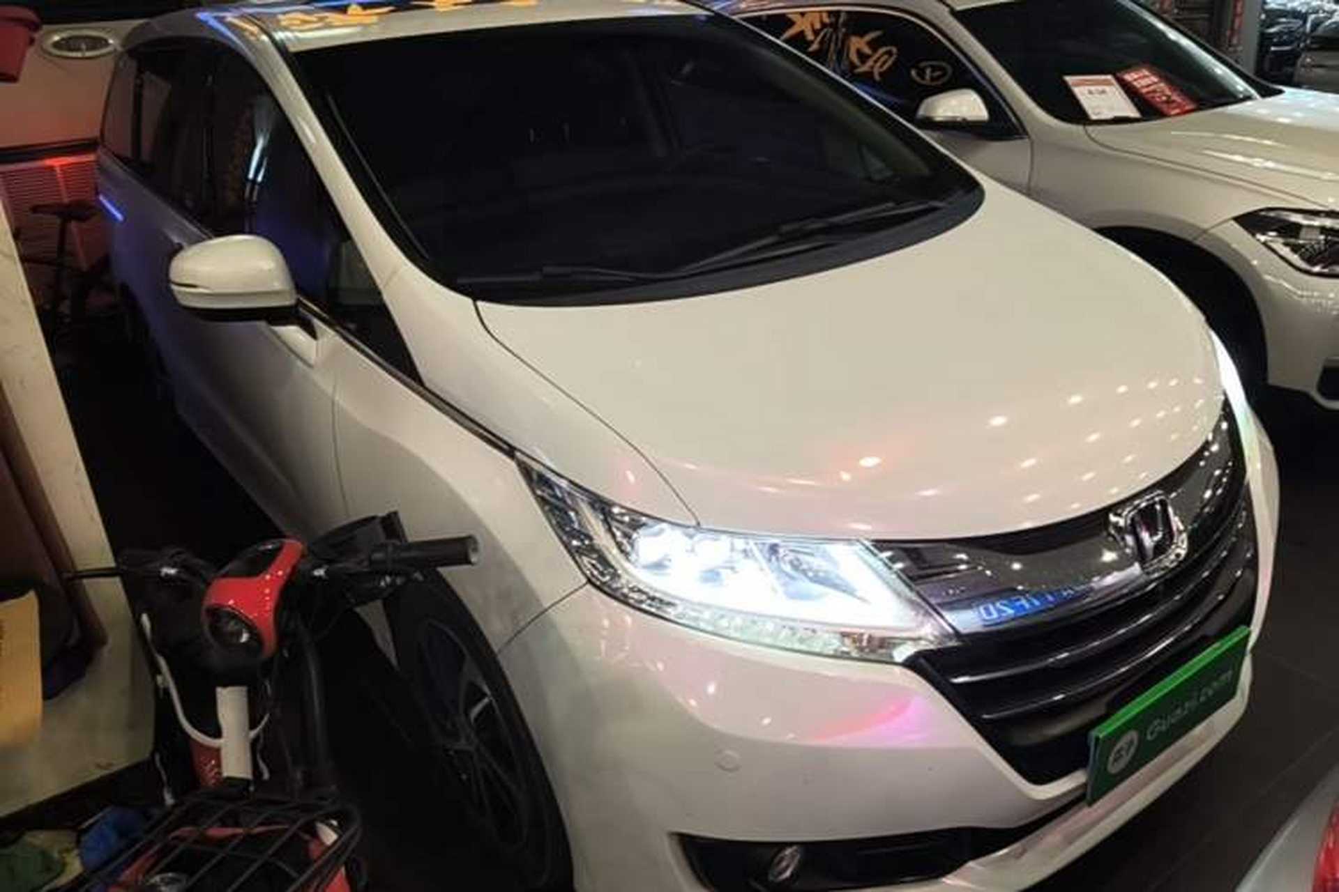 Used Honda Odyssey 2015 2.4L Supreme Edition Front Right 45 Deg
