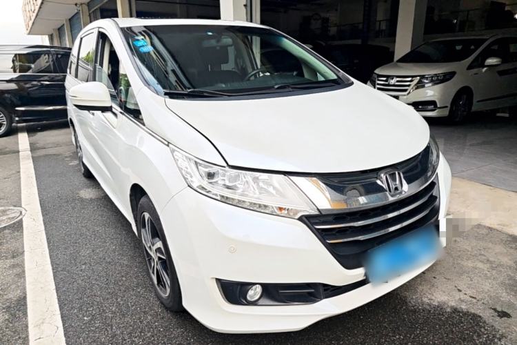 Used Honda Odyssey 2015 Updated Version 2.4L Smart Edition Front Right 45 Deg