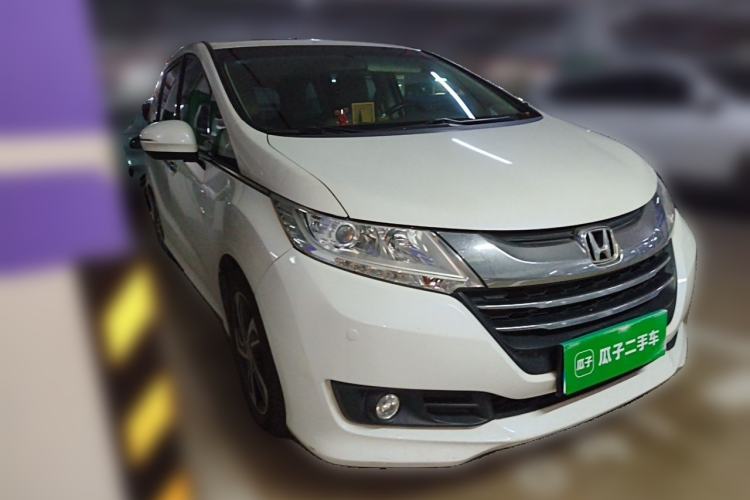 Used Honda Odyssey 2015 Revised 2.4L Luxury Edition Front Right 45 Deg