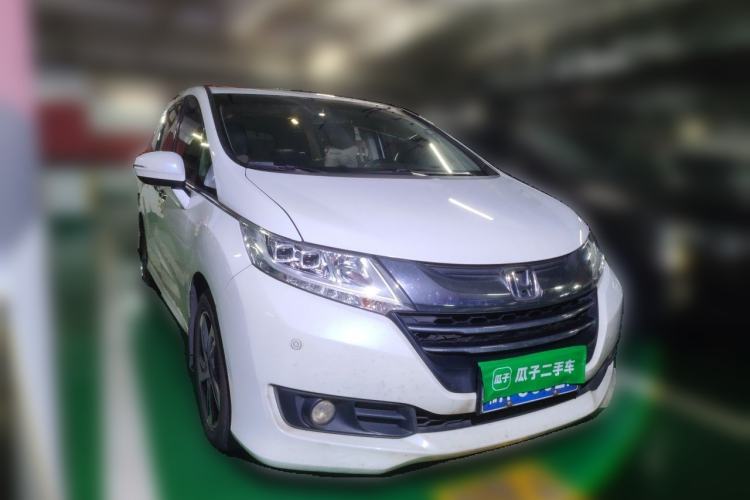 Used Honda Odyssey 2015 Updated Version 2.4L Smart Edition Front Right 45 Deg