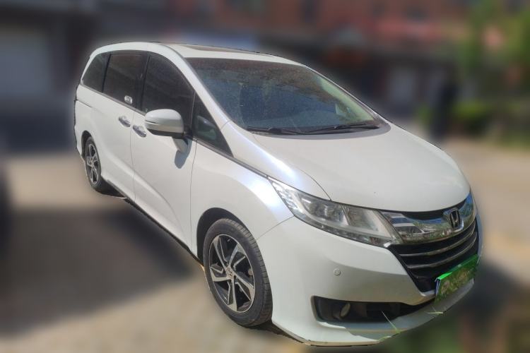 Used Honda Odyssey 2015 Updated Version 2.4L Smart Edition Front Right 45 Deg
