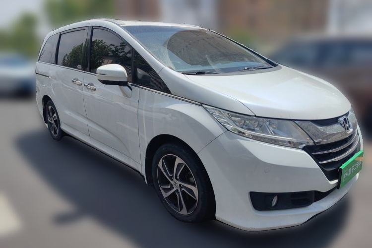 Used Honda Odyssey 2015 Revised Version 2.4L Supreme Edition Front Right 45 Deg