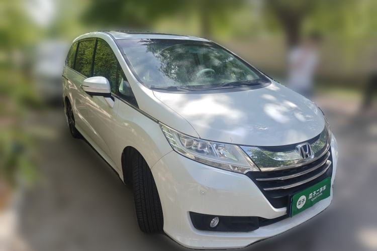 Used Honda Odyssey 2015 Updated Version 2.4L Smart Edition Front Right 45 Deg