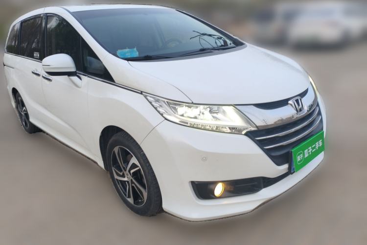 Used Honda Odyssey 2015 Updated Version 2.4L Smart Edition Front Right 45 Deg