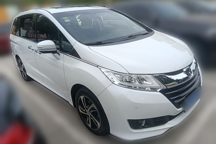 Used Honda Odyssey 2015 Updated Version 2.4L Smart Edition Front Right 45 Deg