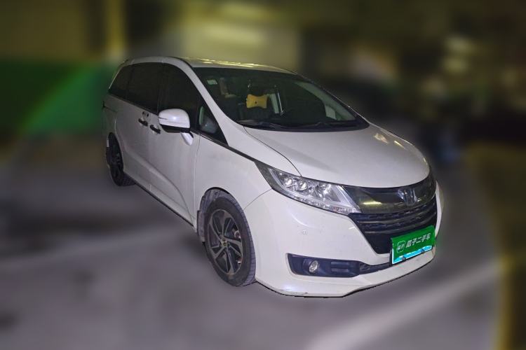 Used Honda Odyssey 2015 Updated Version 2.4L Smart Edition Front Right 45 Deg