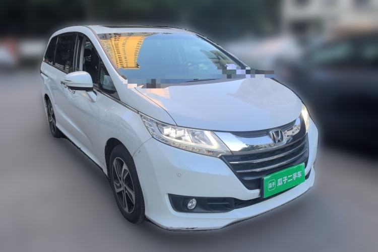 Used Honda Odyssey 2015 Updated Version 2.4L Smart Edition Front Right 45 Deg