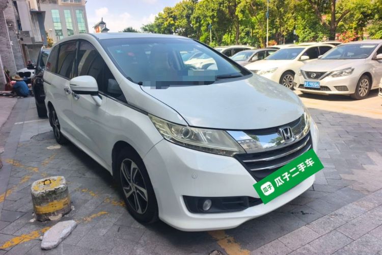 Used Honda Odyssey 2015 2.4L Luxury Edition Front Right 45 Deg