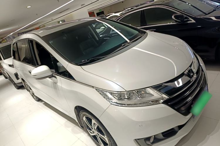 Used Honda Odyssey 2015 Updated Version 2.4L Smart Edition Front Right 45 Deg