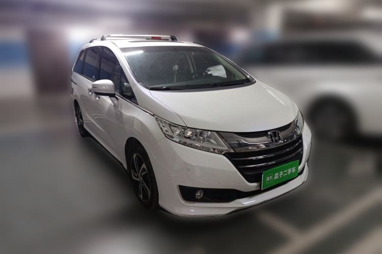 Used Honda Odyssey 2015 Updated Version 2.4L Smart Edition Front Right 45 Deg
