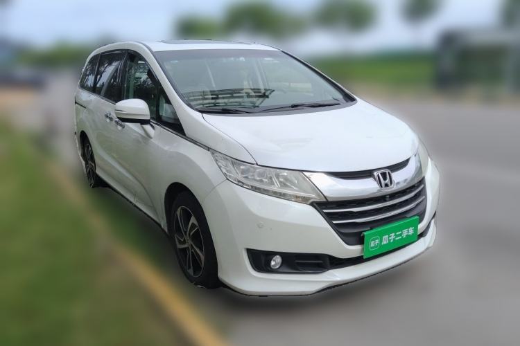 Used Honda Odyssey 2015 2.4L Supreme Edition Front Right 45 Deg