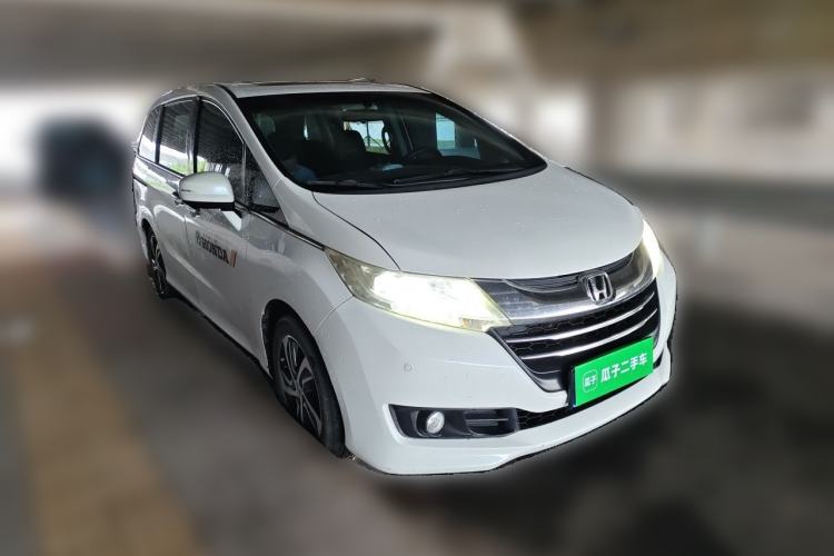 Used Honda Odyssey 2015 Updated Version 2.4L Smart Edition Front Right 45 Deg