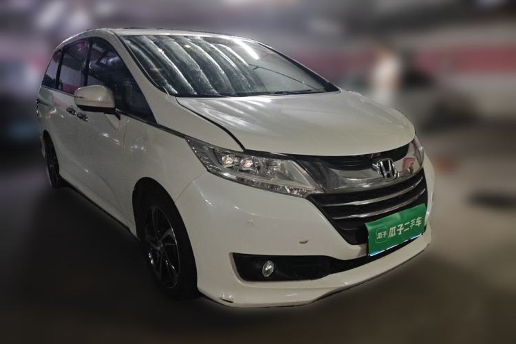 Used Honda Odyssey 2015 Revised 2.4L Luxury Edition Front Right 45 Deg