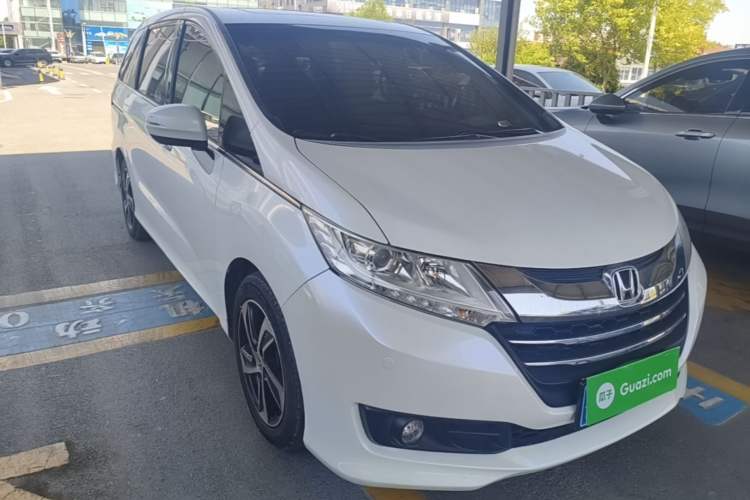 Used Honda Odyssey 2015 Revised 2.4L Luxury Edition Front Right 45 Deg